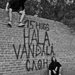 Музыка 15hugs - Hala Vandala (feat. С.Л.О.Н)